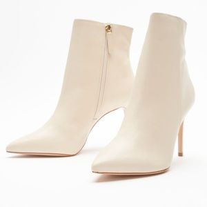 Schutz, Mikki-2 Heeled Bootie, size 8, Eggshell, great condition!, no box